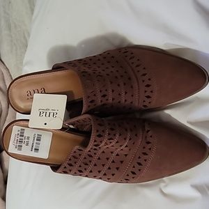 a.n.a. Chocolate pumps
